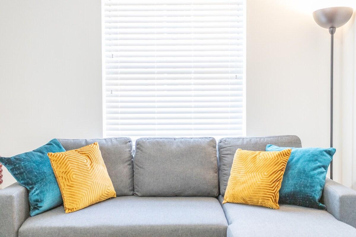 Pet-Friendly Ground-Floor 2BR | Near M1 & A4213