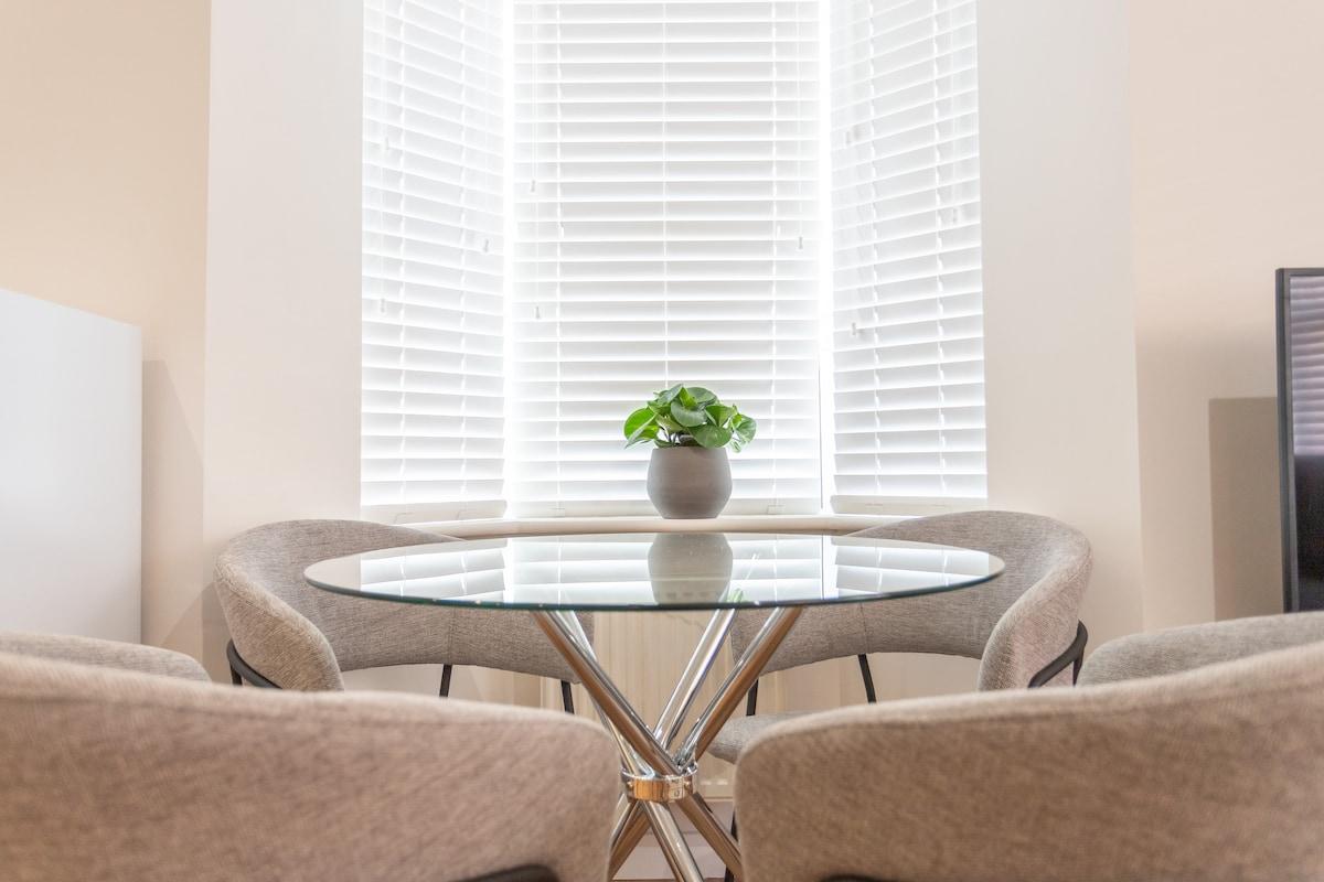 Pet-Friendly Ground-Floor 2BR | Near M1 & A4216