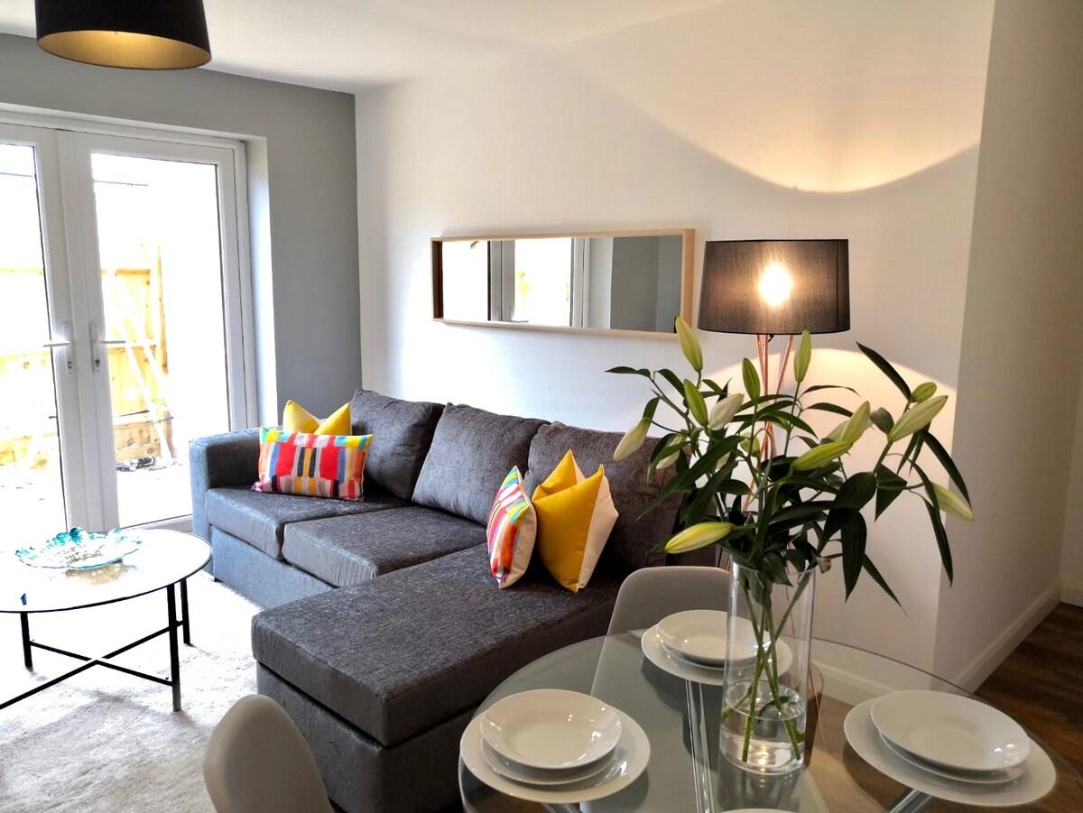 Modern 1BR | Patio | Pets | By Science Park/BMW