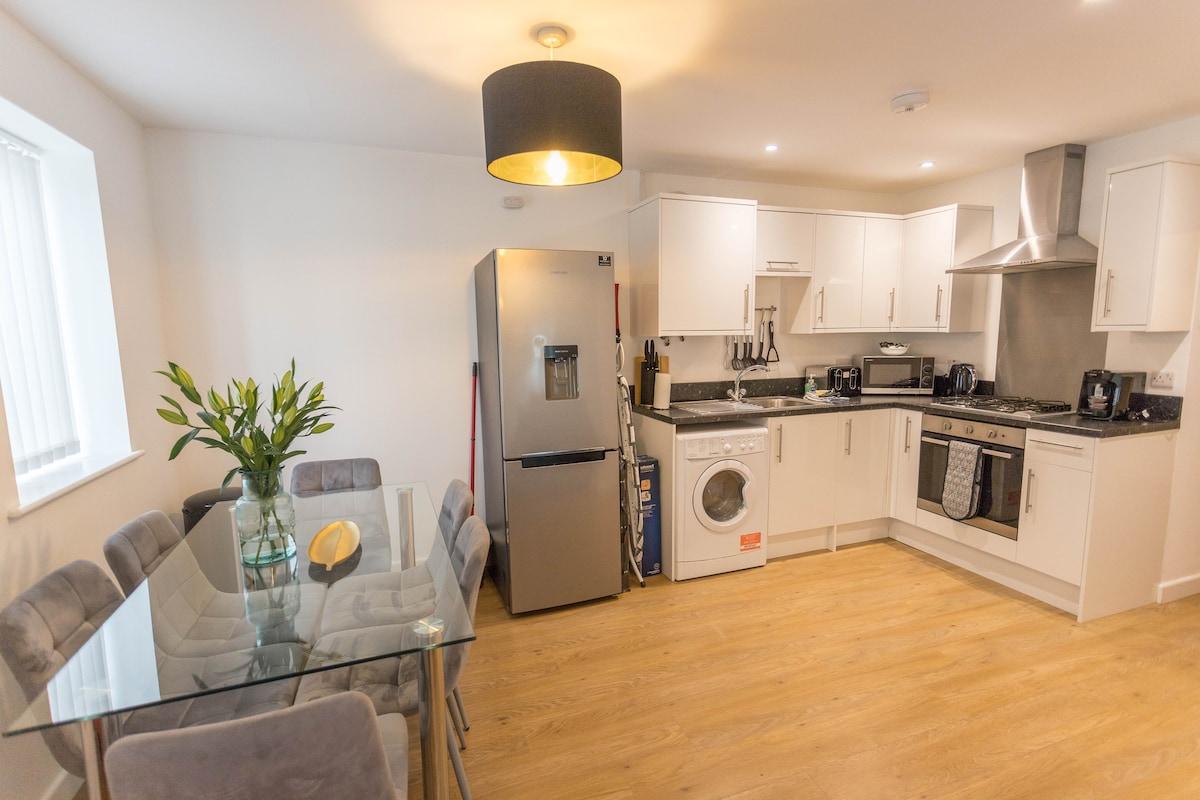 Modern 2BR | Parking | Oxford, Airport & Bicester5