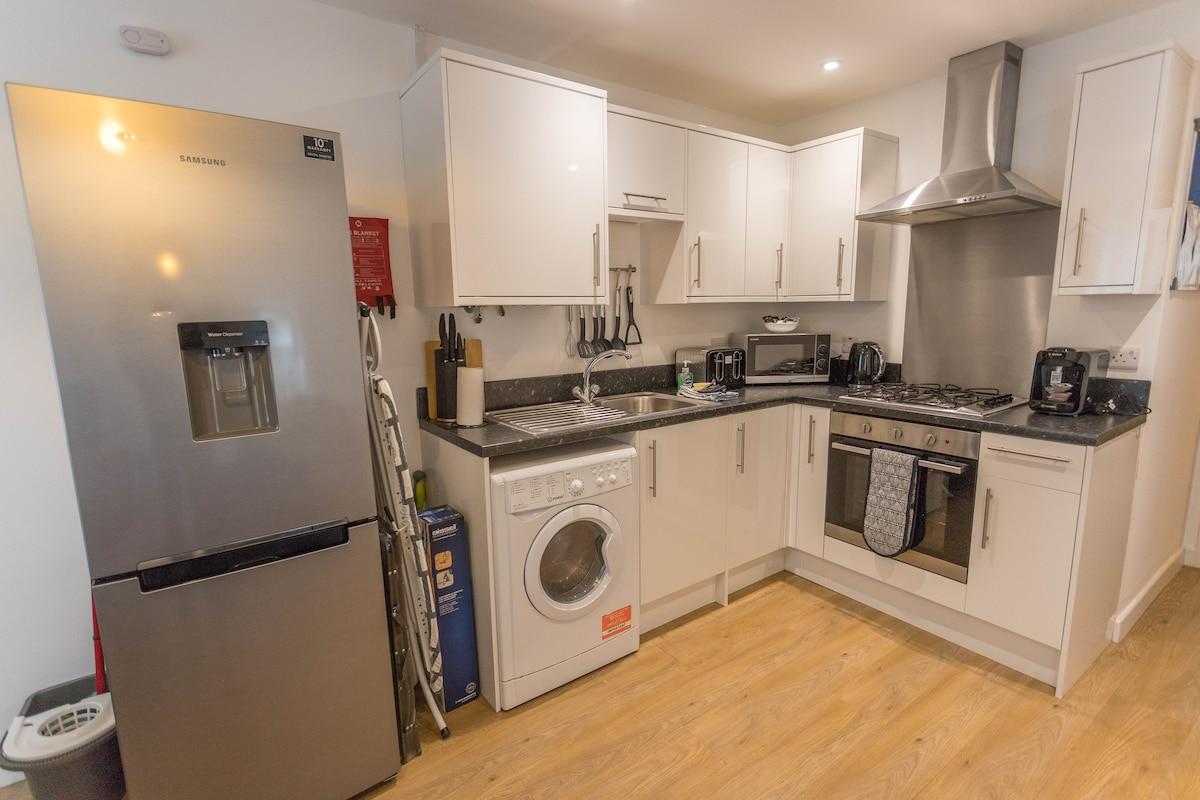 Modern 2BR | Parking | Oxford, Airport & Bicester6