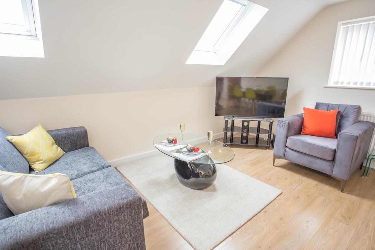 Oxford 2BR Apartment | King Bed |Parking |Bicester2