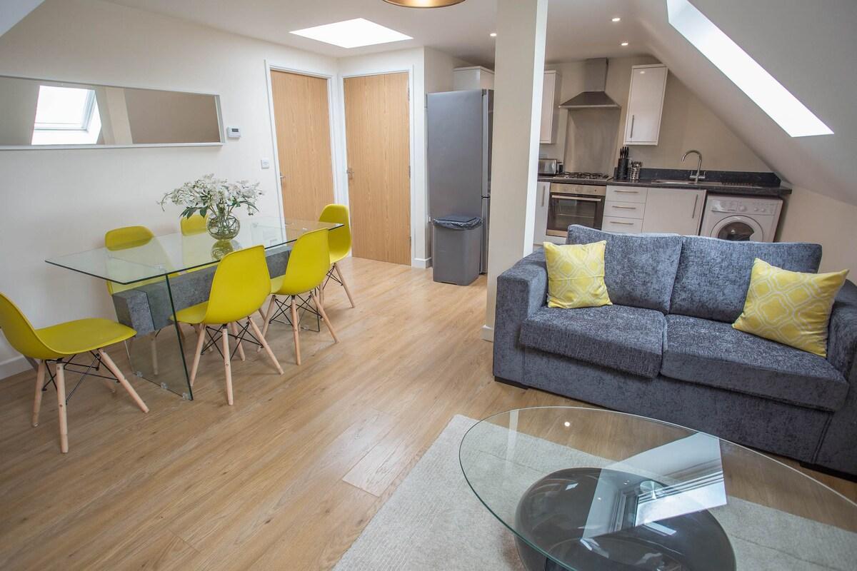 Oxford 2BR Apartment | King Bed |Parking |Bicester3