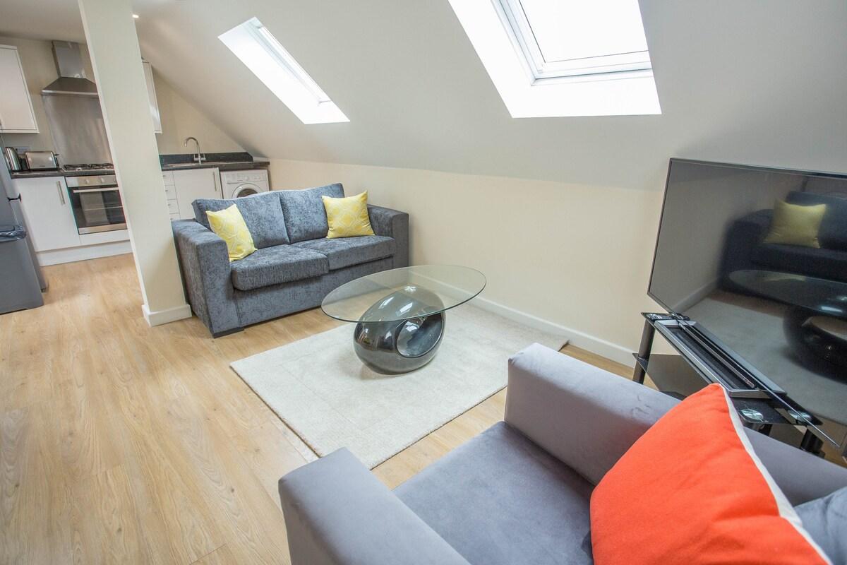Oxford 2BR Apartment | King Bed |Parking |Bicester4