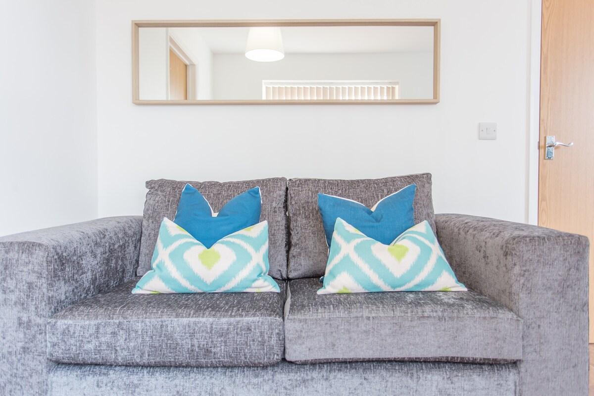 Pet-Friendly Oxford 2BR Apartment | King Bed3
