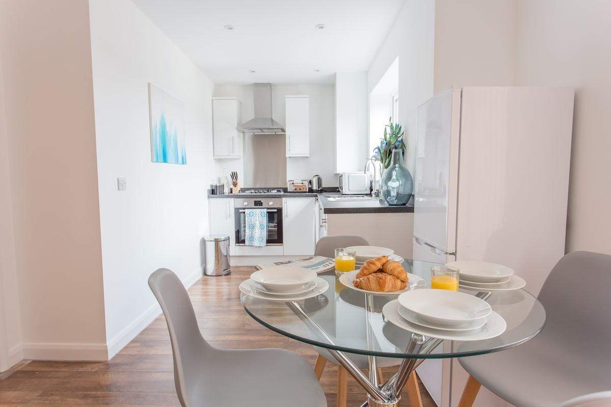 Pet-Friendly Oxford 2BR Apartment | King Bed6