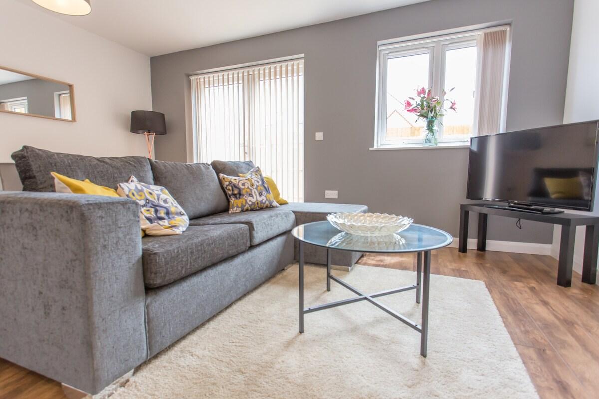King Bed 1BR | Patio | Oxford Business Park | Pets5