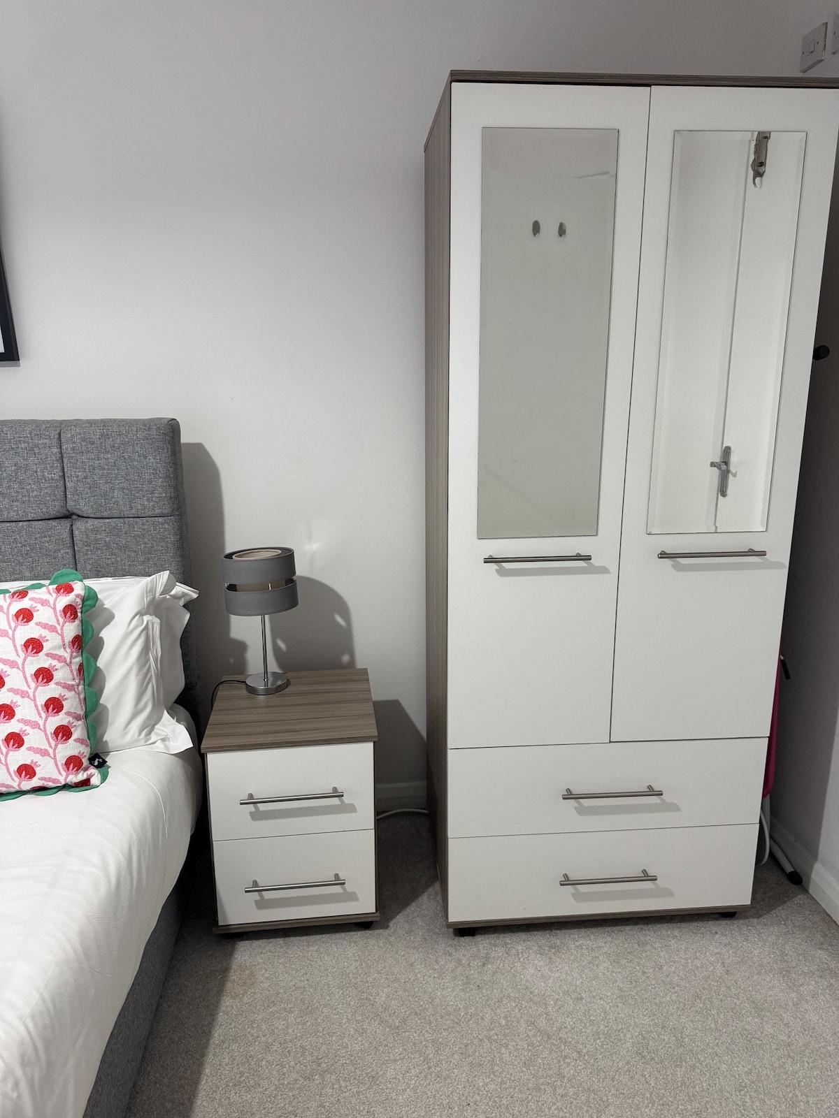Bright 2BR in Headington | JR, Manor & Shops6